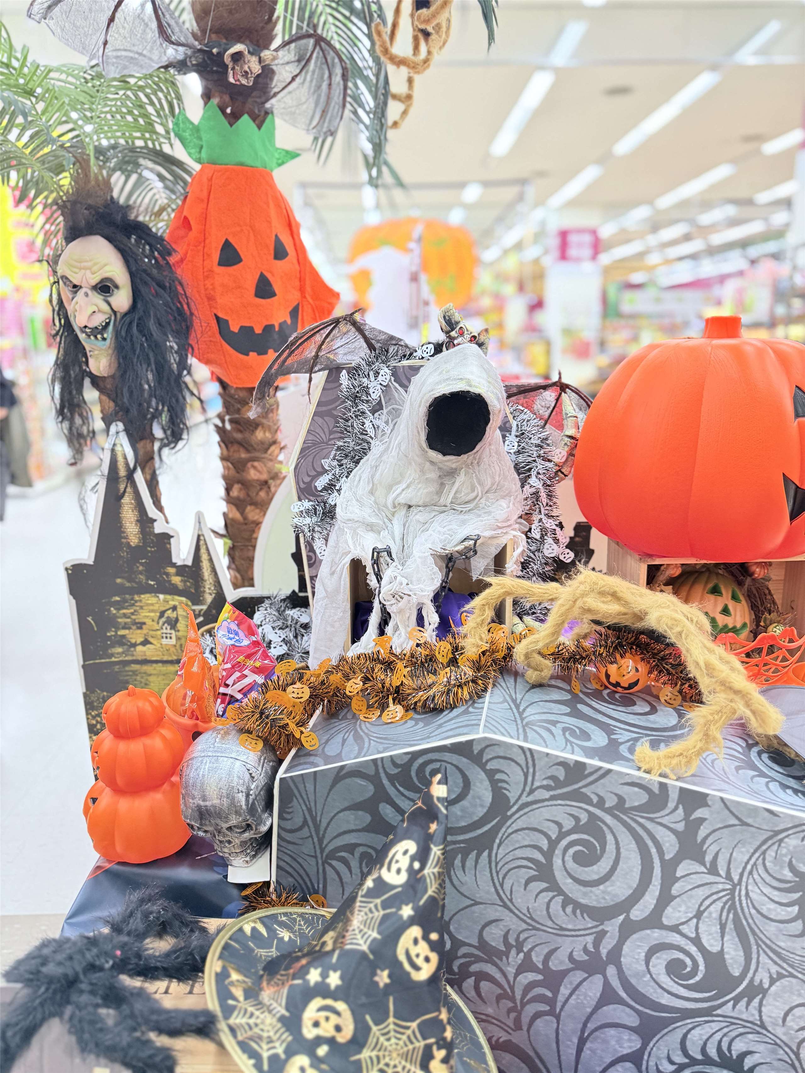 Dekorasi pusat membeli-belah Perayaan Halloween di Taiwan (foto: RTI Aimei)
