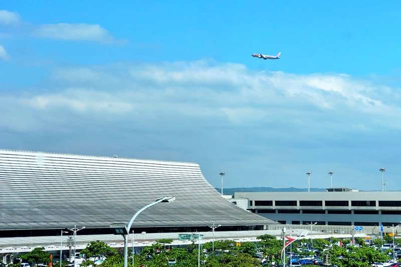 Taiwan menduduki tempat kedua sebagai destinasi pelancongan luar negara pilihan rakyat Korea sempena cuti panjang Mid-Autumn. Gambar menunjukkan sebuah pesawat melintasi ruang udara Lapangan Terbang Taoyuan.