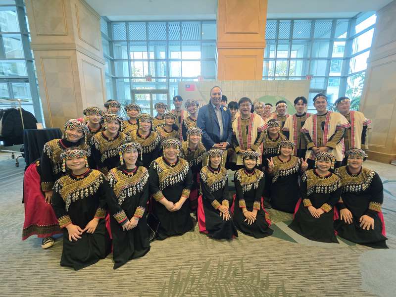 Orang Asli Taiwan dan Kanada Meraikan Sepuluh Berganda Vancouver