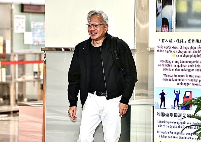 Ketua Pegawai Eksekutif NVIDIA, Jensen Huang (gambar), tiba di Tainan dengan pesawat peribadi pada petang 7 November dan hanya singgah selama lima jam. Lawatan kali ini merupakan kunjungan keempat beliau ke Taiwan tahun ini. Sumber: CNA