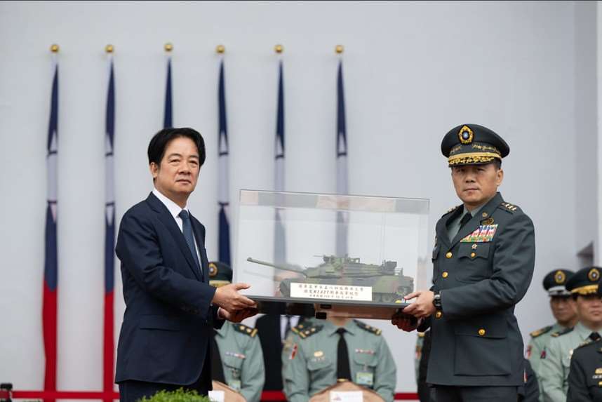 31 Oktober: Presiden mempengerusikan "Upacara Penubuhan Batalion Ketiga Briged Gabungan Ke-584 Pasukan Berperisai Tentera Darat dengan Peralatan Baharu Kereta Kebal M1A2T"
Foto rasmi oleh Lin Yen Ting / Pejabat Presiden