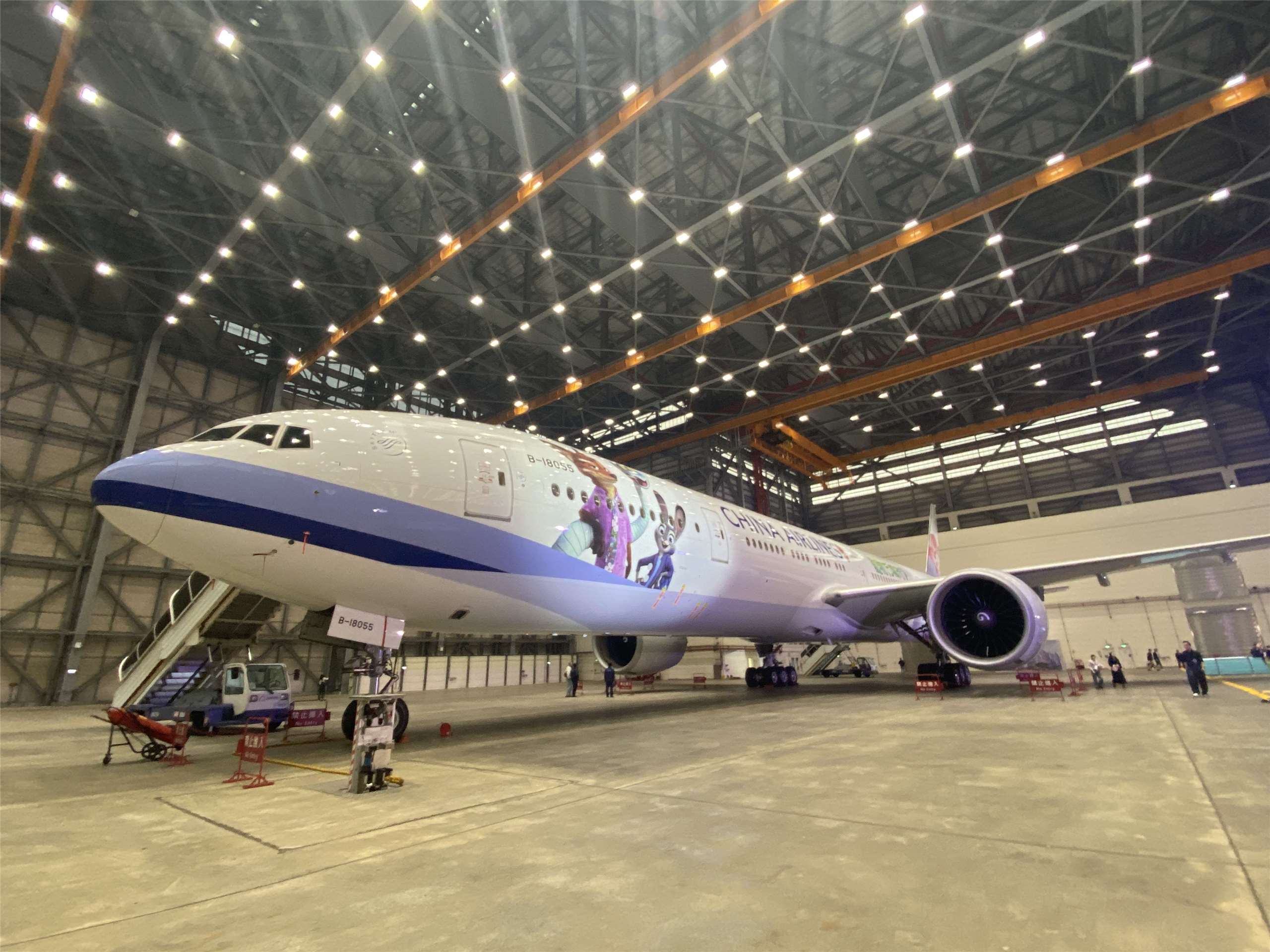 Pesawat bertema “Zootopia 2” kerjasama pertama antara China Airlines dan Disney diperkenalkan pada 19 haribulan sebelum penerbangan sulungnya. (Foto oleh Wu Li-Jun吳琍君)