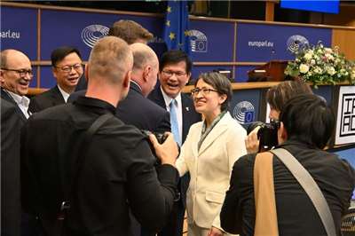 Sidang Kemuncak IPAC 2025 telah berlangsung di Parlimen Eropah, Brussels, Belgium, dengan kehadiran mengejut Naib Presiden Taiwan, Hsiao Bi-khim (蕭美琴), yang turut menyampaikan ucapan dan berinteraksi bersama para peserta, ditemani Menteri Luar Negeri Lin Chia-lung (林佳龍).