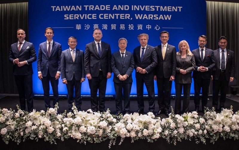 Menteri Ekonomi, Kung Ming-hsin, telah mengetuai satu delegasi ke Poland dan mempengerusikan majlis perasmian “Pusat Perdagangan dan Pelaburan Taiwan” di Warsaw.
(Gambar disediakan oleh Kementerian Ekonomi Taiwan)