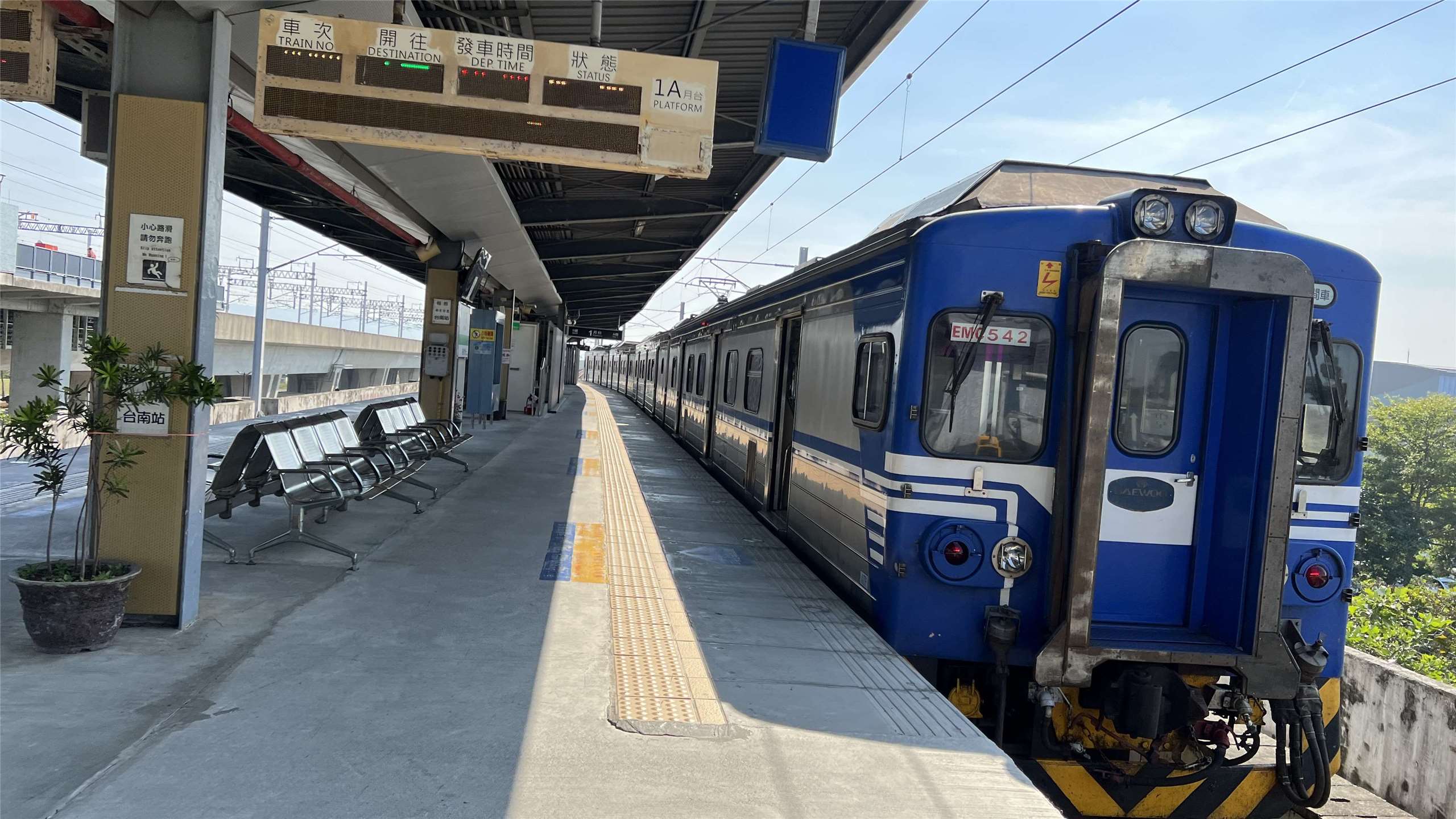 keretapi tempatan Taiwan (foto: Aimei)