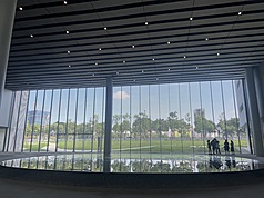 Taichung Green Museum & Library, sebuah kompleks bersama yang menggabungkan Muzium Seni Taichung dan Perpustakaan, direka oleh pemenang Hadiah Seni Bina Pritzker, Kazuyo Sejima dan Ryue Nishizawa. Ia rasmi dibuka pada 13 haribulan. Gambar menunjukkan ruang legar utama Taichung Green Museum & Library. Sumber:CNA