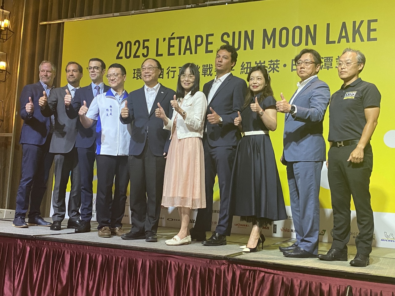 Pada 4hb, Pengarah Biro Pelancongan Chou Yung-hui(周永暉), bersama tetamu termasuk Franck Roger Paul Paris-Vilaceque(龍燁), Pengarah Institut Perancis di Taiwan, bersama-sama mengumumkan: Cabaran berbasikal Tour de France yang pertama di Asia pada 2025 akan kembali ke Sun Moon Lake pada 18 Oktober! (Foto oleh Wu Lijun吳琍君)