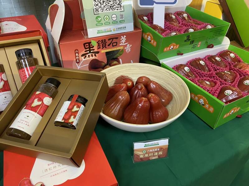 Platform Pengeluaran dan Pemasaran Perbendaharaan Pertanian Negara membantu dalam pemasaran epal gula dan epal lilin Taiwan, dan menyediakan kawasan pra-pesanan untuk epal gula dan epal lilin (Foto: CNA)