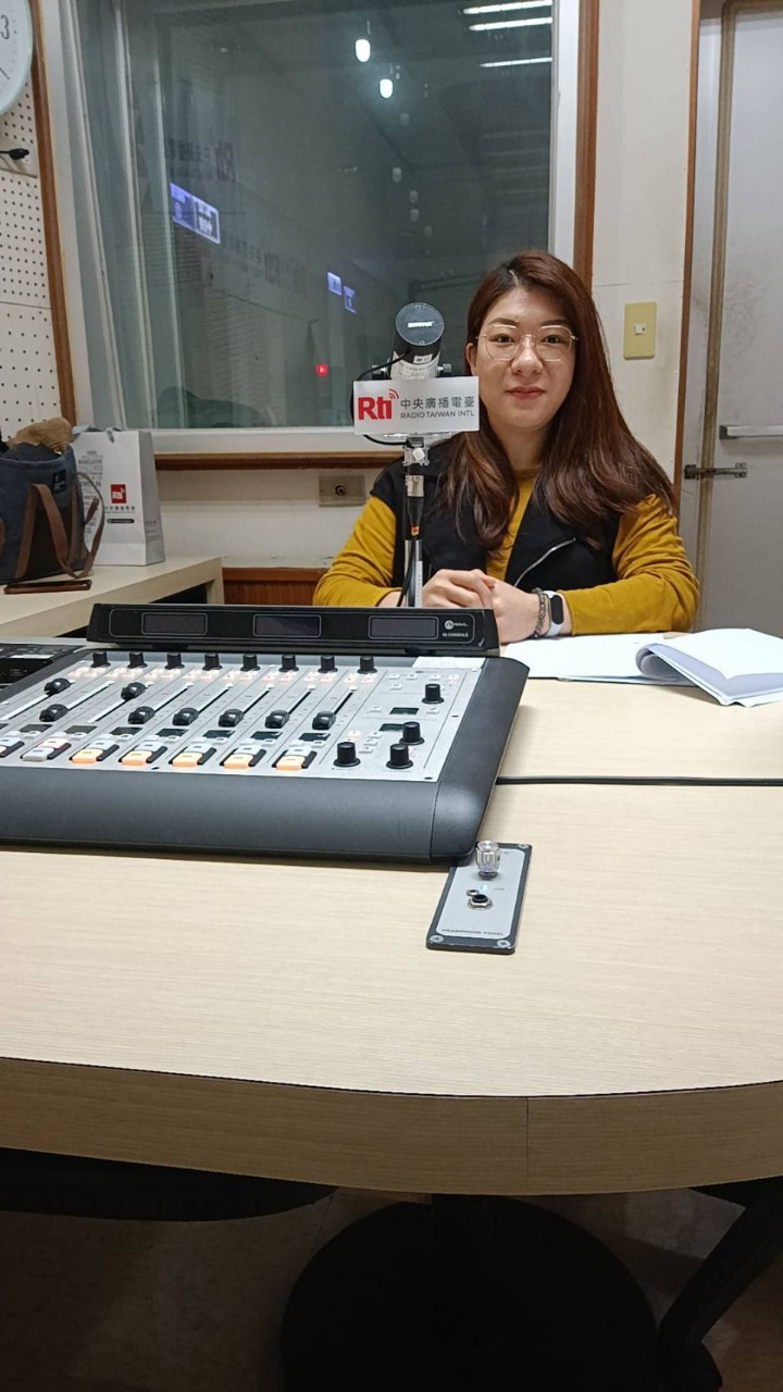 Mei Ying di studio rakaman Rti.