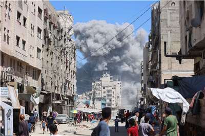  Selepas serangan Israel ke atas Gaza, kawasan kejadian diselubungi asap tebal. 