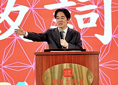 Presiden Lai Ching-te (gambar) pada malam 28 Januari menghadiri majlis jamuan akhir tahun yang dianjurkan oleh Persatuan Pembangunan Taman Teknologi Neihu atas jemputan. Dalam ucapannya, beliau menghuraikan dasar-dasar pentadbiran kerajaan dan berharap semua pihak menyokong rang undang-undang bajet keseluruhan kerajaan pusat serta peraturan khas perolehan pertahanan untuk dibawa ke jawatankuasa bagi semakan.
(Gambar oleh wartawan CNA, Chang Hao-an)
28 Januari 2026