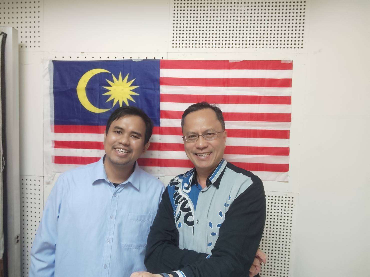 Saudara Aizat- Siswazah Malaysia di Taiwan. (Sebelah kiri)