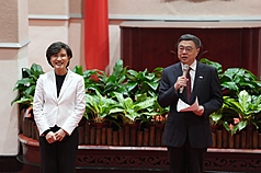 Perdana Menteri Eksekutif Chuo Rong-tai menyatakan pada 23 Februari 2026 bahawa kesimpulan sementara adalah berusaha memastikan perubahan tarif AS tidak menjejaskan Memorandum Persefahaman pelaburan Taiwan-AS (MOU) yang telah ditandatangani dan status Most Favored Nation di bawah Seksyen 232. Kerajaan akan segera mengesahkan prosedur dan langkah susulan dengan pihak AS; pasukan rundingan akan mempercepatkan usaha dan melaksanakan semua kerja yang diperlukan. Di sebelah kiri ialah Timbalan Perdana Menteri Cheng Li-chun. (Gambar: Xu Zhaochang, CNA 23 Feb, 2026)