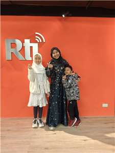 Bu Emma, Calon PHD bersama kedua anaknya di Rti.