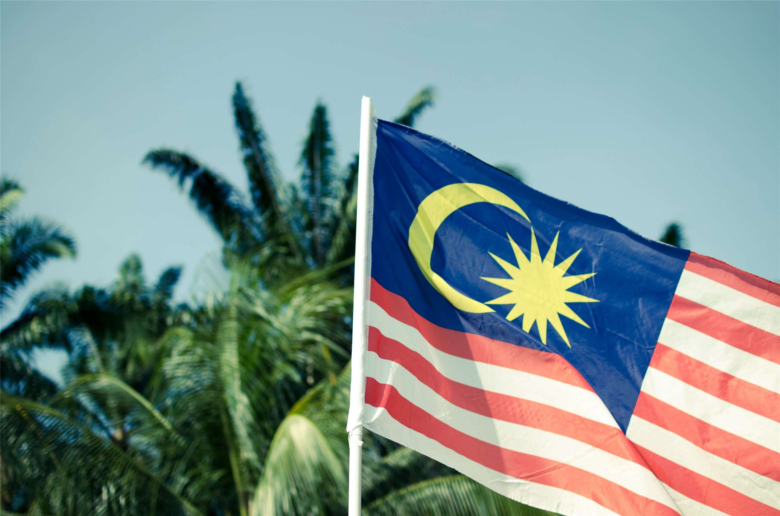 Menteri Pelaburan, Perdagangan dan Industri Malaysia baru-baru ini menyatakan bahawa keputusan Mahkamah Agung Amerika Syarikat membatalkan tarif global yang dilaksanakan oleh Presiden Donald Trump menyebabkan perjanjian perdagangan setara terbatal. Namun, beliau kemudian menegaskan belum menerima sebarang notis rasmi daripada Amerika Syarikat, kenyataan yang menimbulkan perhatian. (Foto: unsplash)