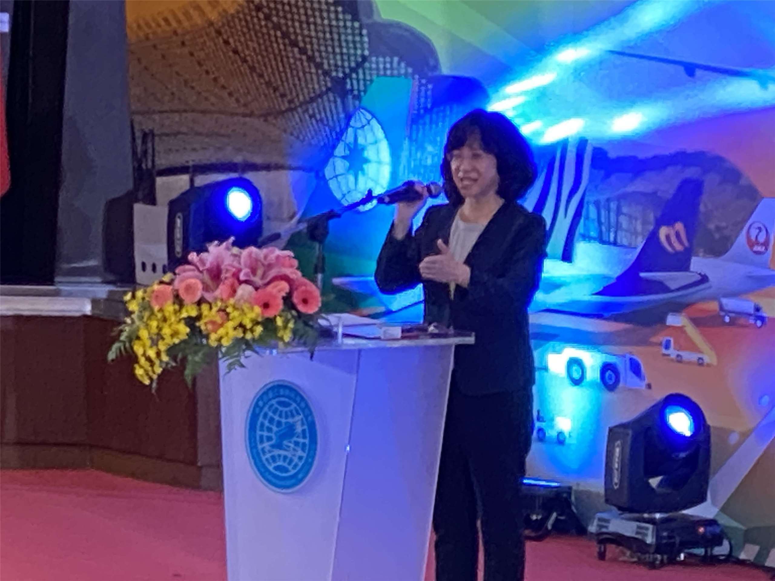 Ketua Pentadbiran Penerbangan Awam, He Shuping (何淑萍), menyampaikan ucapan pada sambutan ulang tahun ke-79 Pentadbiran Penerbangan Awam pada 20. (Gambar: Wu Lijun (吳琍君))