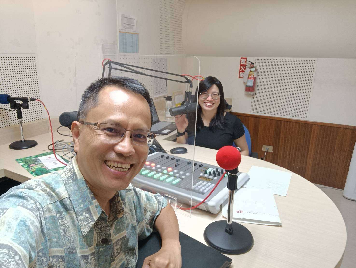 Penyampai Salam Taiwan Eric (depan) dan Sing Yee (belakang)