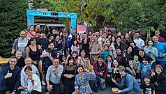 DF
匈牙利台灣文化交流協會辦中秋烤肉   凝聚僑胞情誼
「匈牙利台灣文化交流協會」27日在布達佩斯多瑙河
畔舉辦具台灣特色的中秋節烤肉聯誼活動，旅居匈牙
利的僑胞、留學生、台商與匈牙利民眾等逾百人共襄
盛舉。（駐匈牙利代表處提供）
中央社記者劉郁葶布拉格傳真  114年9月29日
