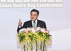 PD
卓榮泰：過幾天就可以吃到台灣豬肉
行政院長卓榮泰（圖）5日下午出席海委會海巡署
「118海巡節慶祝活動表揚典禮」，致詞時提到非洲
豬瘟中央應變中心下午將舉行記者會，若他所得到的
消息沒錯，過幾天就可以吃到台灣的豬肉。
中央社記者鄭清元攝　114年11月5日
