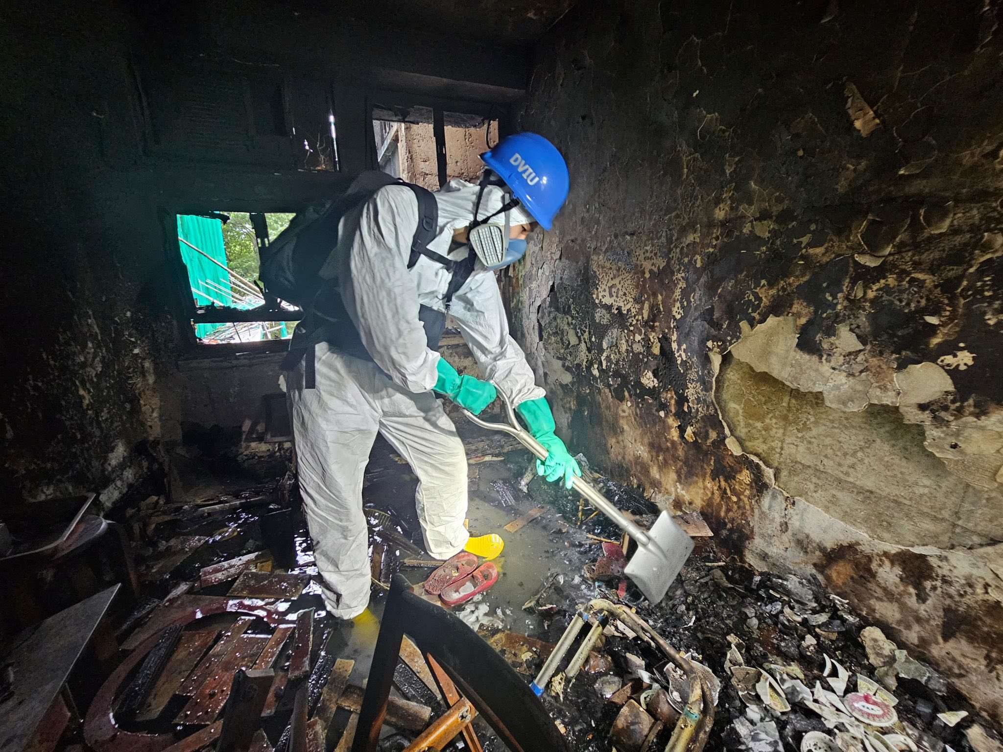 Matapos ang sunog sa Hong Kong Hung Fuk Court, nagdilim ang buong gusali.。(Hong Kong Police FB)