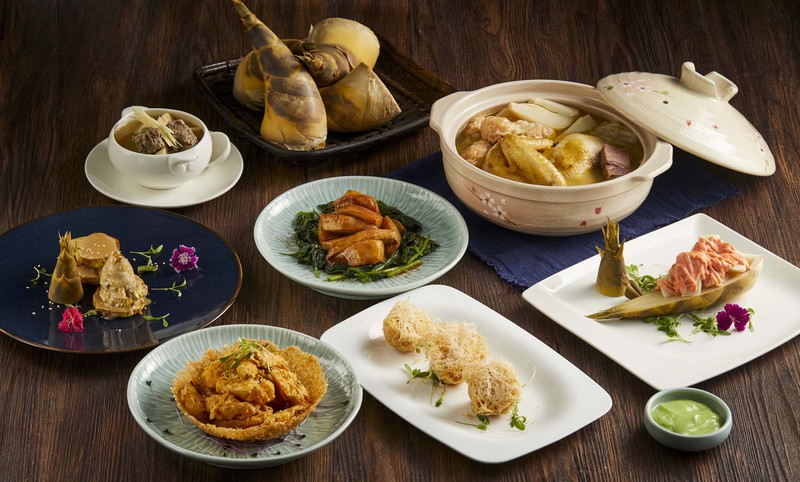 台灣小農的在地食材獲得民眾青睞，近期不少飯店也紛紛將時令食材入菜。新板希爾頓酒店旗下的青雅中餐廳就選擇綠竹筍入菜，要讓饕客在炎炎夏日解身體的渴，且消脾胃暑熱。（業者提供）