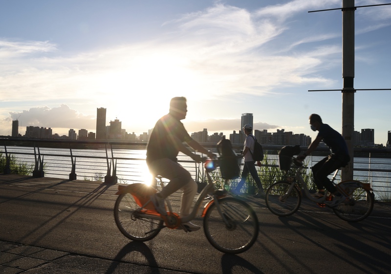 People ride bicycles at Dadaocheng Pier. (Photo: CNA)