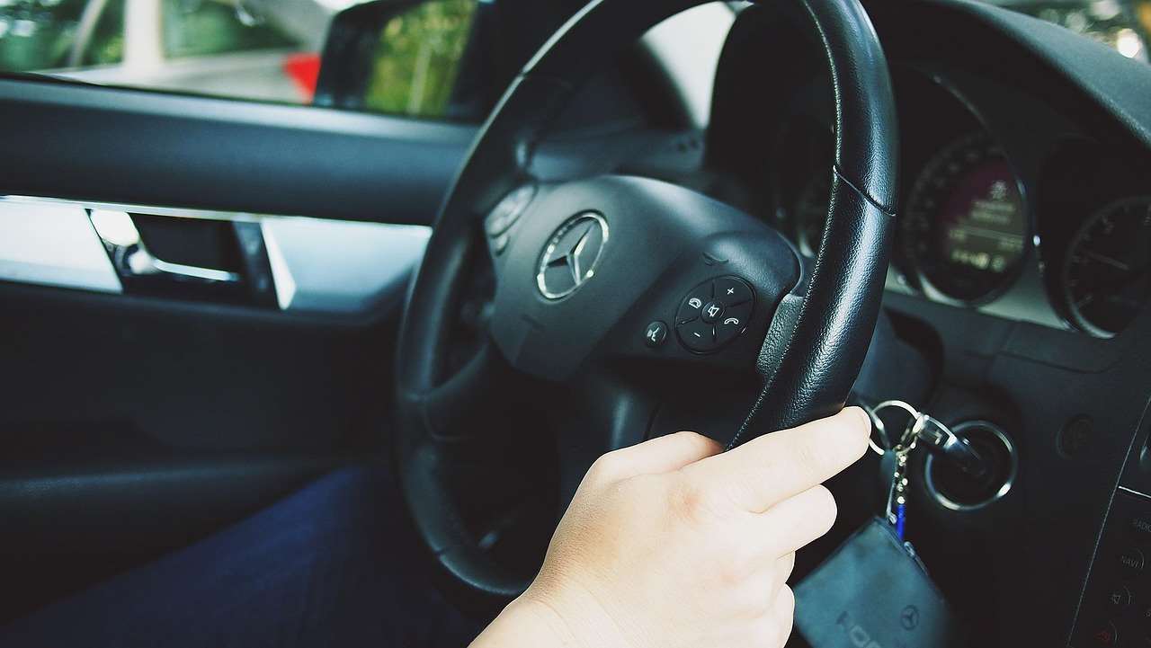 汽車駕駛 示意圖 (Pixabay)