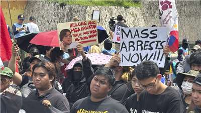 Protesters held a rally at the People Power Monument in Manila on the 13th to protest against large-scale corruption in flood control projects. The wave of demonstrations stemmed from the Philippines' flood control project scandal that broke out in August.