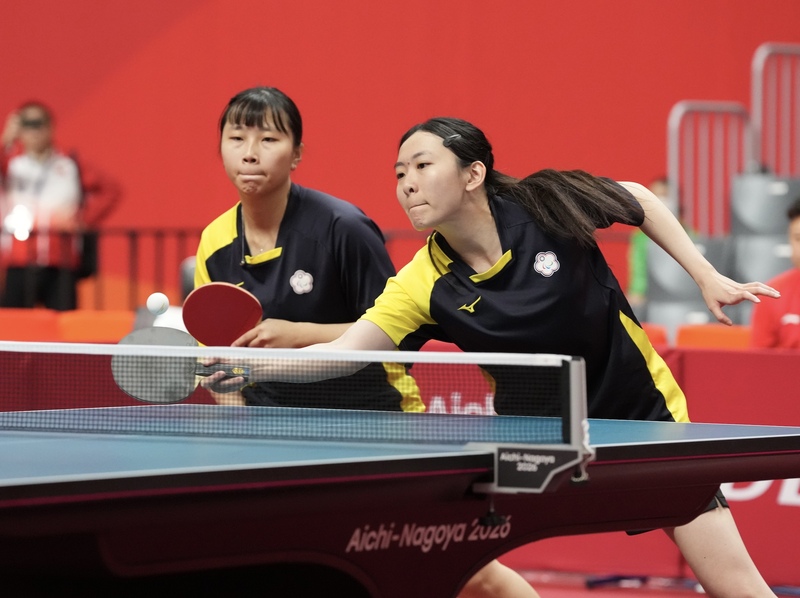 LF
Taiwan's Lin Tzu-yu and Tien Shiau-wen Win Women's Doubles Table Tennis Gold at Asian Para Games
Taiwanese table tennis players Lin Tzu-yu (right) and Tien Shiau-wen (left) won the gold medal in the women's doubles WD20 event at the 2026 Aichi-Nagoya Asian Para Games.
(Photo courtesy of the Ministry of Sports; CNA photo transmitted by reporter Li Chien-chung, October 23, 2026)