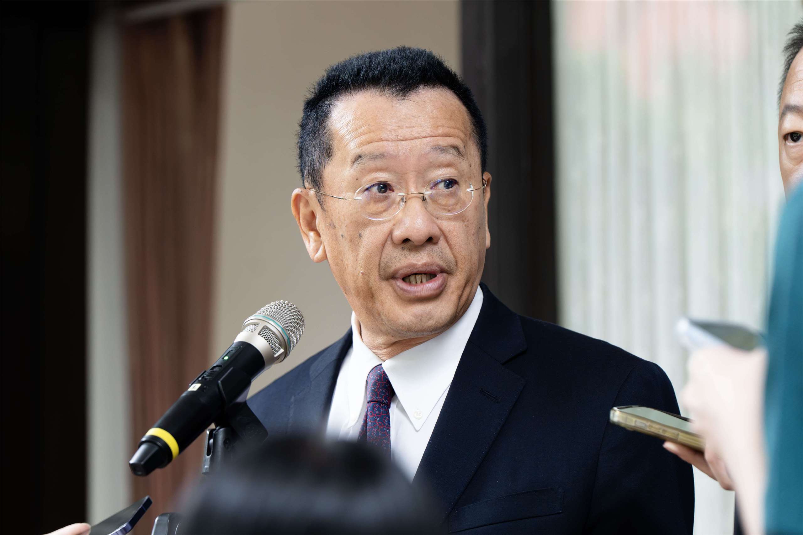 Sinabi ni Taiwan Defense Minister Wellington Koo sa isang interview noong Oktubre 27 na malinaw na isang targeted cognitive warfare operation ang paglalabas ng Chinese state media ng serye ng satellite aerial photos ng Taiwan noong Taiwan Retrocession Day. (Photo source: Yang Ren-hsiang)