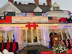 PD
Taiwan Representative Alexander Yui Delivers Remarks at Double Ten National Day Reception in Washington
The Taipei Economic and Cultural Representative Office in the United States hosted a Double Ten National Day reception at Twin Oaks in Washington, D.C., on the evening of October 7. Taiwan Representative to the U.S. Alexander Yui delivered remarks at the event. (CNA photo by Hou Tzu-ying, Washington, October 8, 2026)