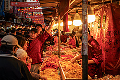 LG
Ang daming pa tikim sa Lunar New Year Street
中央社記者裴禛攝　115年2月3日
