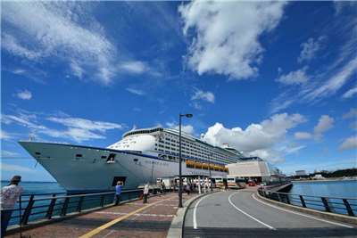 Nakadaong ang cruise ship sa Naha Port, Japan. (Larawan mula sa Naha Port Authority)