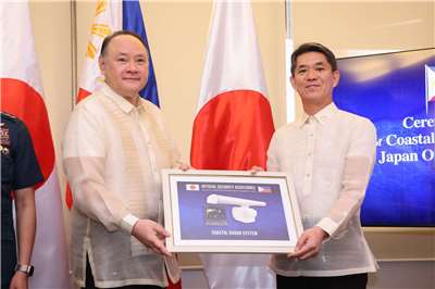Nag-turnover ang pamahalaan ng Japan ng limang coastal radar systems sa Pilipinas; pinangunahan ang seremonya noong ika-11 nina Defense Secretary Gilberto Teodoro at Japanese Ambassador Kazuya Endo. (Larawan: FB/giboteodoro)