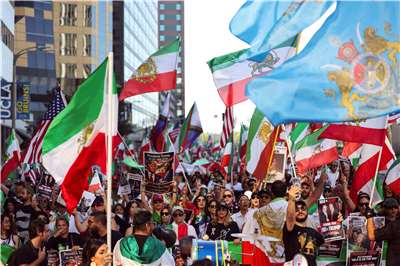 Ang Pag-atake ng Estados Unidos at Israel laban sa Iran ay Nagpasiklab ng Reaksyon at mga Pagtitipon ng Komunidad ng Iran sa Buong Hilagang Amerika