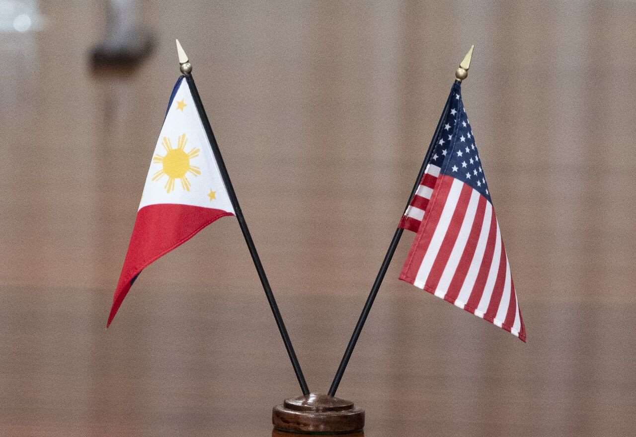 Lumagda ang Estados Unidos at Pilipinas sa isang kasunduan para magtayo ng high tech industrial hub sa Luzon. Ang parkeng ito ay magkakaroon ng diplomatic immunity na kahalintulad ng sa US Embassy at paiiralin dito ang American common law, isang kauna-unahang setup sa buong mundo. (Photo: AP/Associated Press/Getty Images)