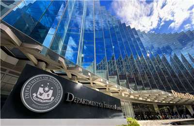 Sinabi ng Department of Foreign Affairs ng Pilipinas na anumang posibleng kasunduan para muling simulan ang energy cooperation sa ibang bansa ay dapat nakabatay sa prinsipyong hindi malalabag ang soberanya ng Pilipinas at ang mga kaugnay nitong karapatan. (FB@Department of Foreign Affairs, Republic of the Philippines)