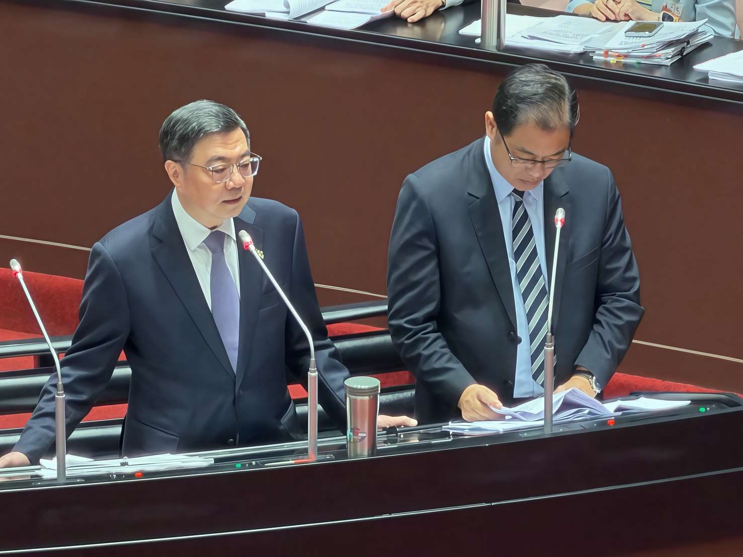 Dumalo sina Premier Cho Jung-tai at Justice Minister Cheng Ming-chien sa Legislative Yuan para sa interpellation session noong ika-15.
(Kuha ni Cheng You-han)