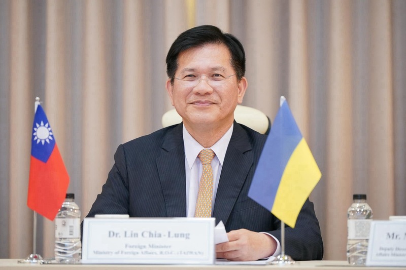 Foreign Minister Lin Chia-lung delivered remarks for the inauguration of the “Taiwan Friendship Building.” On the 11th, Foreign Minister Lin Chia-lung virtually attended and witnessed the inauguration of the “Taiwan Friendship Building” at the UNBROKEN Ecosystem medical campus in Lviv, Ukraine, where he also delivered remarks. Photo provided by the Ministry of Foreign Affairs