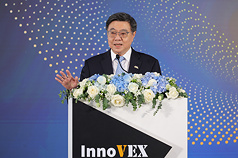 Premier Cho Jung-tai bumisita sa Flower Innovation Park Research and Development Center sa Tainan nitong ika-12 at nagbigay ng talumpati.