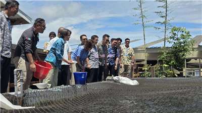 Bumisita si Vice President Hsiao sa Palau National Aquaculture Center at sa milkfish pond. Photo by Liu Yu Chiu