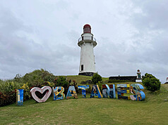 Kilala ang Batanes sa untouched natural beauty at slow-paced lifestyle nito, kaya itinuturing ito ng maraming travelers bilang isa sa kakaunting hidden gems na hindi pa heavily commercialized. Makikita sa larawan ang rolling green hills ng Batanes. Photo courtesy of Central News Agency.