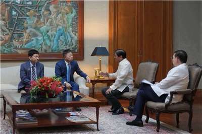 Kaugnay ng sagupaan ng China at Pilipinas sa Ayungin Shoal sa South China Sea, ipinatawag ni Philippine President Ferdinand Marcos Jr. (ikalawa mula kanan) noong Hulyo 21 si Chinese Ambassador to the Philippines Jing Quan (ikalawa mula kaliwa). (Larawan: Facebook/pcogovph)