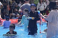 LG
Sa mga muhka ng mga bata pa lang makikita mo kasiyahan nila
Photo by Hsu Chao-chang, Central News Agency, August 30, 2026