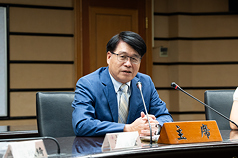 PD
Central Election Commission (CEC) Chairman You Ying-lung (pictured) held a press conference to announce that 19,695 candidates had completed registration for Taiwan’s local elections, including 26 Chinese spouses. (CNA photo by You Kai-hsiang, September 7, 2026)