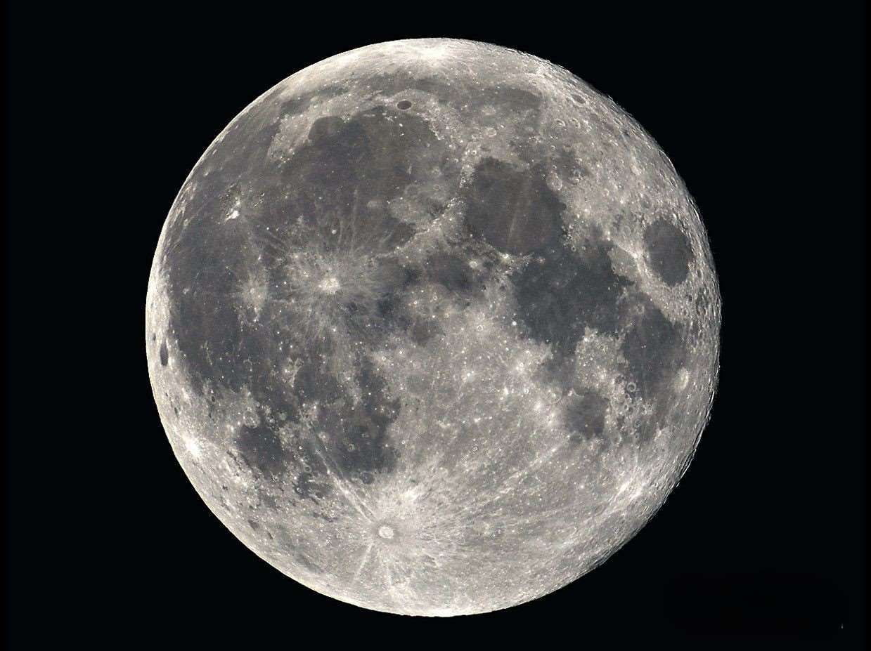 На Праздник середины осени луна будет не полной