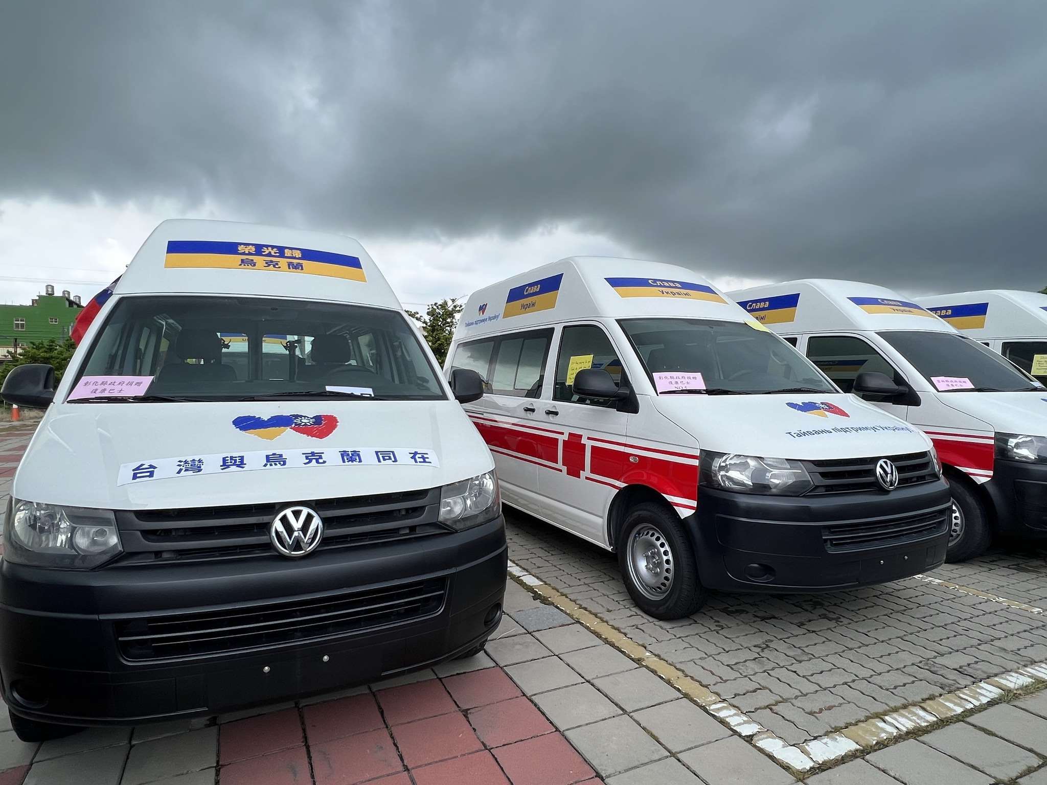 Тайваньская ассоциация развития местных сообществ передаст Украине ещё 68 карет скорой помощи и пожарных машин. Фото: Facebook TACA.