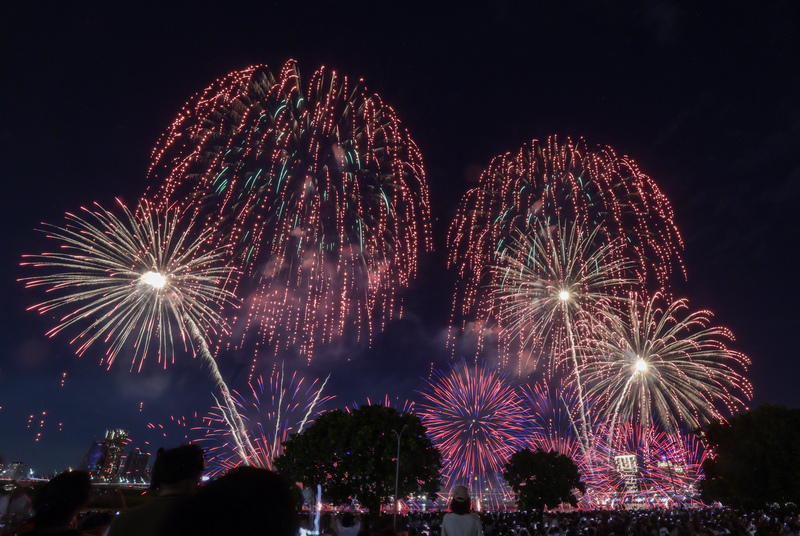 Финальный салют фестиваля фейерверков в Тайбэе, прошедший на пристани Дадаочэнь 30 августа. Темой шоу стала фраза «Любовь приходит в правильное время».