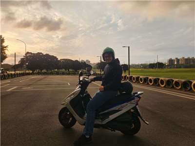 Площадка для практики управления мотоциклом на набережной реки Синьдянь в районе Юнхэ города Новый Тайбэй. Фото: Андрей Чжоу