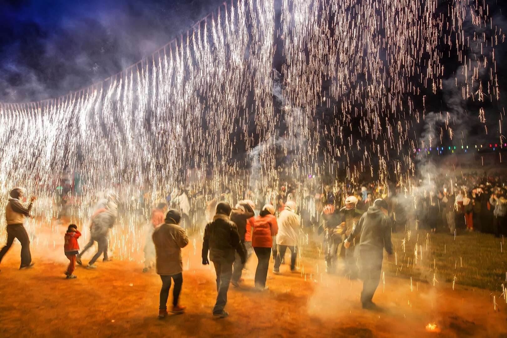 «Роящиеся петарды» в Яньшуй. Фото: Travel Tainan. 